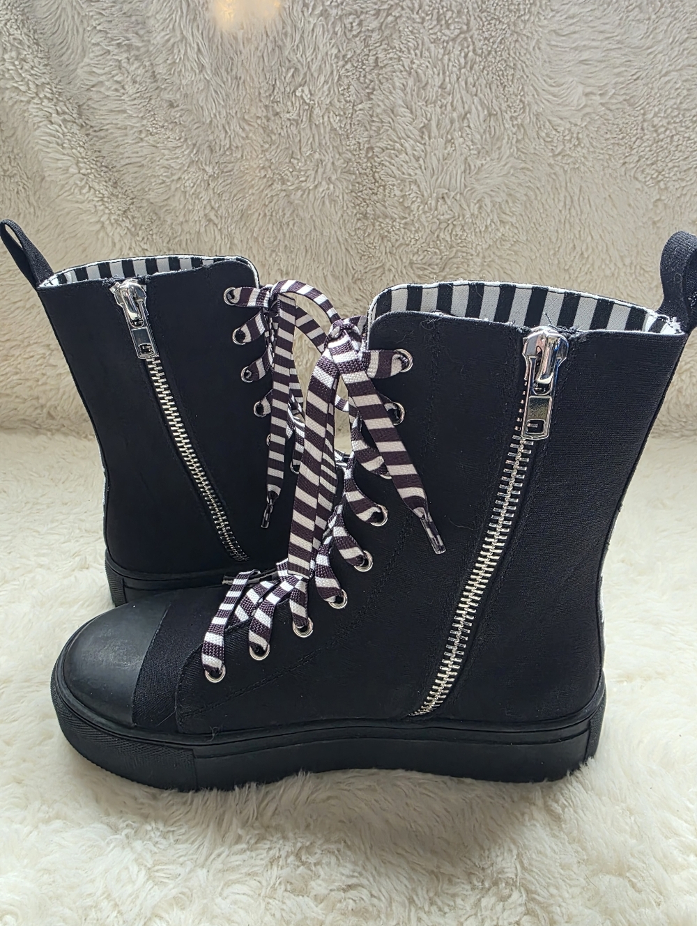 Dolls Kill x Emily The Strange Existential Freeze Platform Sneakers Size 6 - Picture 4 of 12